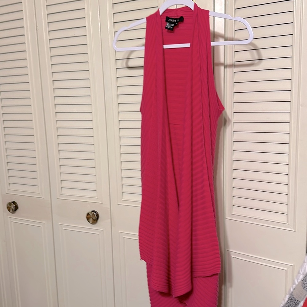 Sara I. Women’s sweater jacket sleeveless size M